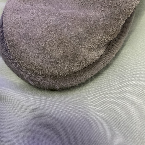 Girls Koolaburra by Uggs boots size 2. Has some wear. - Picture 5 of 5